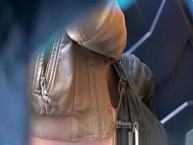 Big ass woman peeing public toilet