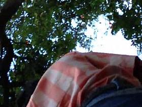 debajo del vestido jovencita calzon blanco