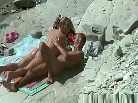 Pussy eating and fuck on the beach