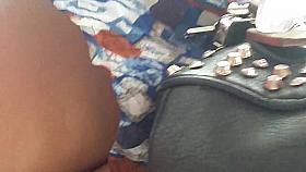 Bajo falda de latina en 99 cents