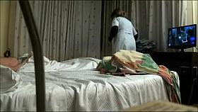 Hidden cam caught a guy seduce the maid