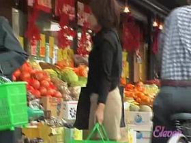 Skirt sharker got her panties while shopping groceries