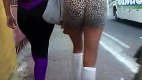 Indo malhar de shortinho todo enfiado