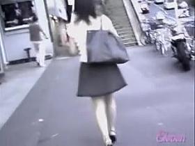 Skirt sharked babe got scared by some guy who wanted her ass
