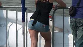 Sexy tanned ass bending over the tracks