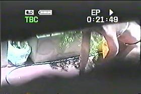 VECINA ESPIADA EN TANGA SE LE VE UN PEZON 2