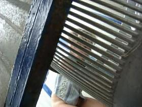 Amateur in beach cabin gives the hunter hot trimmed cunt