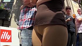 Blonde dish has her cameltoe caught on tape