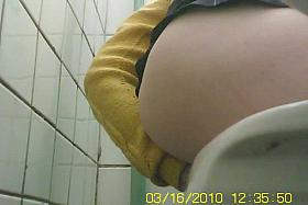 Busty ass bending over and taking a good nice pee