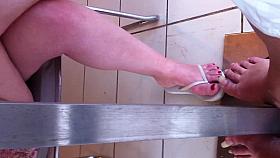 mes pieds sous la table 1