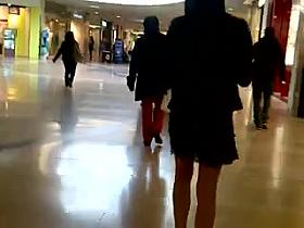 jeunette en petite jupette