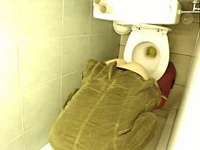 Hot blonde slut pissing in the toilet