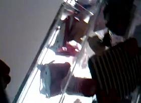 espiando upskirt