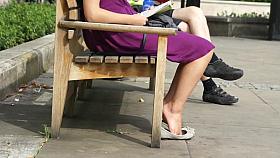 dangle shoeplay feet out toes