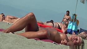 Beach Voyeur Hd Video Spycam Milfs