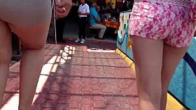 Ricos culos de madre e hija