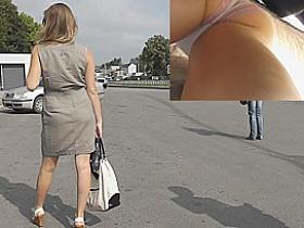 Voyeur upskirt of the cutie in hawt belt