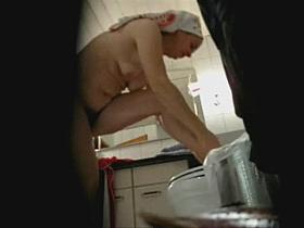 Spying my hairy mom in bathroom