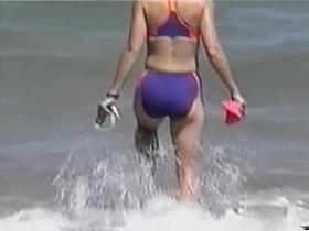 Voyeur camera shooting candid asses on Miami beach 05zs