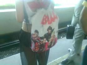 Putita en pantalon transparente y minishort