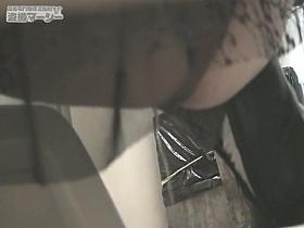 The fat amateur pussy produces lavish piss on hidden cam