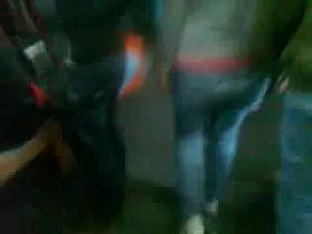 Buen culo en jeans flojitos