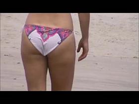 candid teen beach spy 25 jiggly white booty, nice ass