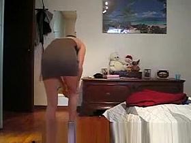Sexy milf changes clothes on cam