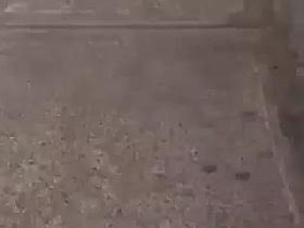 culona caminando en unare