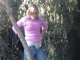 Blonde loses off her jeans and pisses on voyeur camera