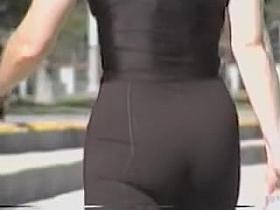 Big candid ass of the sporty amateur in short shorts 07zq