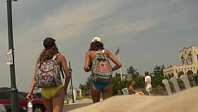 Couple o Teens Leavin' the Beach (Graz 15)
