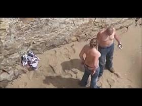 2 azgin lezbiyen plajda ''public lesbian''