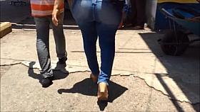 SUPERNALGONA EN LA CALLE VECINA.