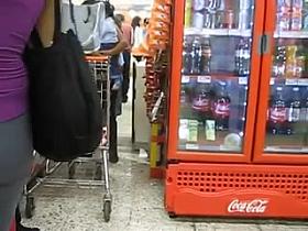 paseo por la calle calzas grises 2