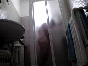 my exgirlfriend masturbate in bathroom5