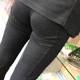 GREAT LOOKING ASS IN BLACK LEGGINGS