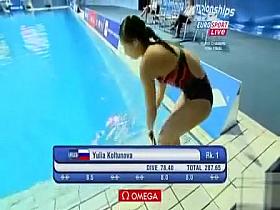 Sexy divers in swimsuits have great asses