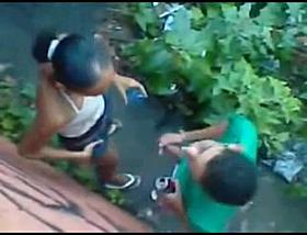 Piriguete favelada pagando boquete