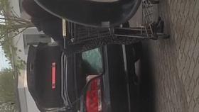 Geile Bitch auf dem Parkplatz gefilmt