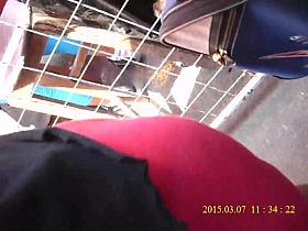 Metiendo dedo a nena en lycra