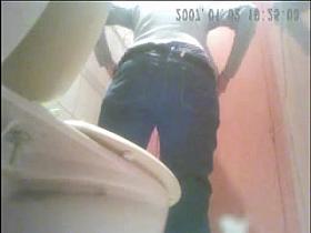 Beurette brunette toilets