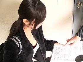 Down blouse teen girl video gets a peek of Asian nipple