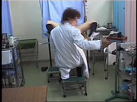 Curvy toy in a hairy vagina during kinky Gyno exam