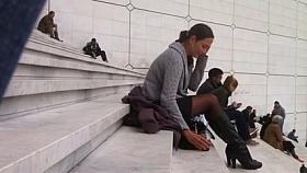 Hawt woman in darksome hose sit on stairs
