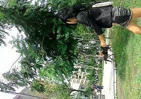 Madura puta en minifalda II