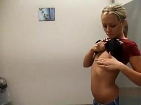 Fantastic coed decides to demonstrate her curves