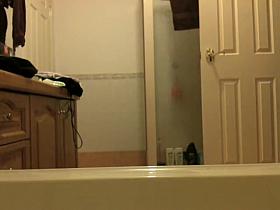 Sister is getting spied naked in the bath room