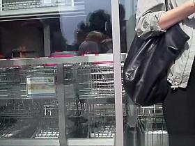 Teen in tight black leggings nice cameltoe