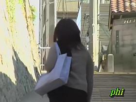 Plump Japanese MILF recorded with no panties during sharking